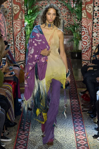Look 3